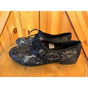 Rocket Dog Women's Larissass Tuxedo Oxford Size 7